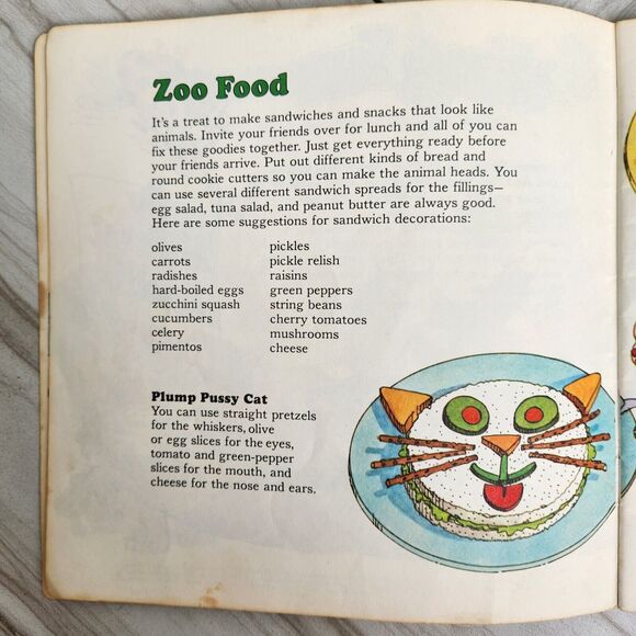 Strawberry Shortcake's Cooking Fun Vintage Book by Michael J. Smollin 1980 - Picture 7 of 15